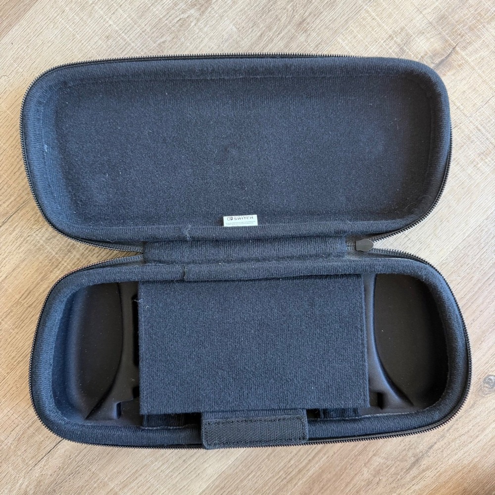 Nintendo Switch Deluxe Travel Case Black Hard Shell Protective Carrying Bag 2021 - Picture 4 of 7